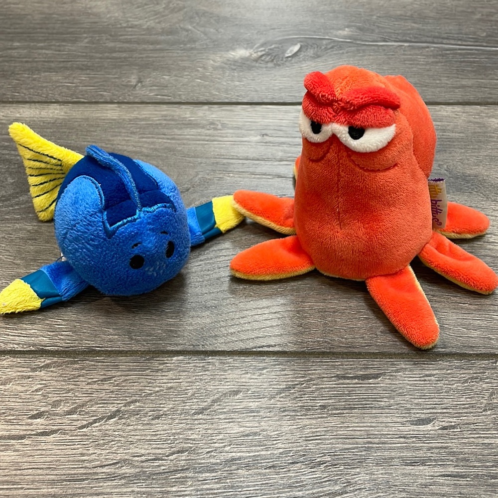 Hallmark Disney Finding Nemo itty bittys